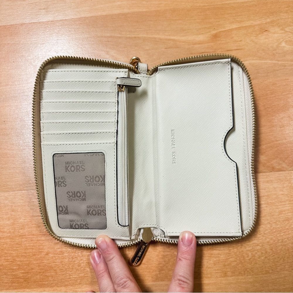 Michael Kors White Fulton Pebbled Leather Wristlet Wallet - Picture 5 of 5